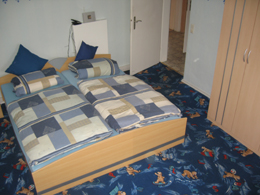 Ausschnitt des Zimmers 'Bandler' mit Doppelbett