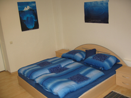 Ausschnitt des Zimmers 'Grinder' mit Doppelbett