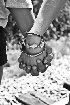 Hand in Hand Hand in Hand