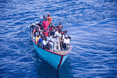 Boot mit Flüchtlingen